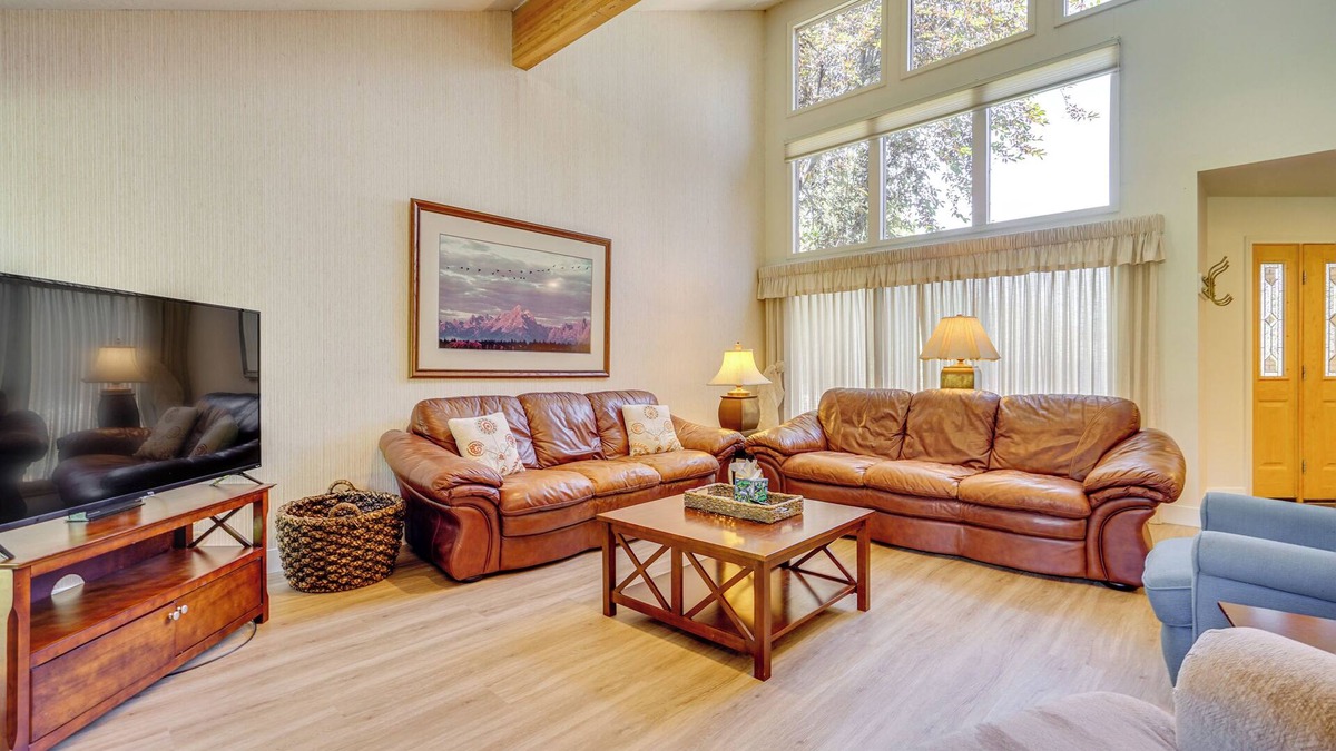 South Snyderville Basin House | Superb Park City Escape w/Deck, Walk to Ski Lift!