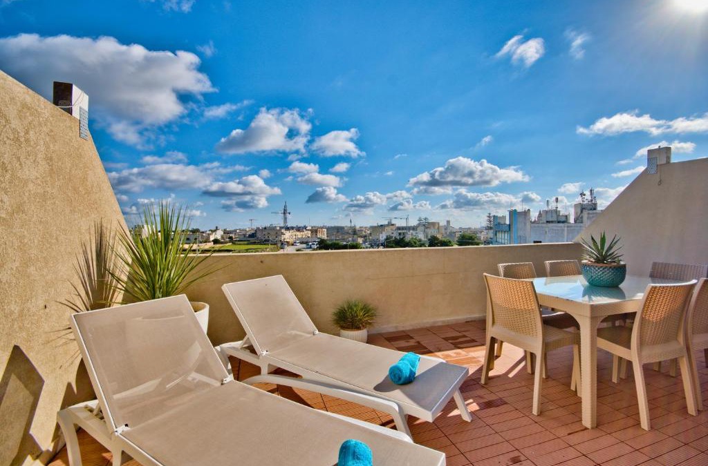 San Pawl tat-Targa Apartment | Superb Penthouse with City Views & Terrace