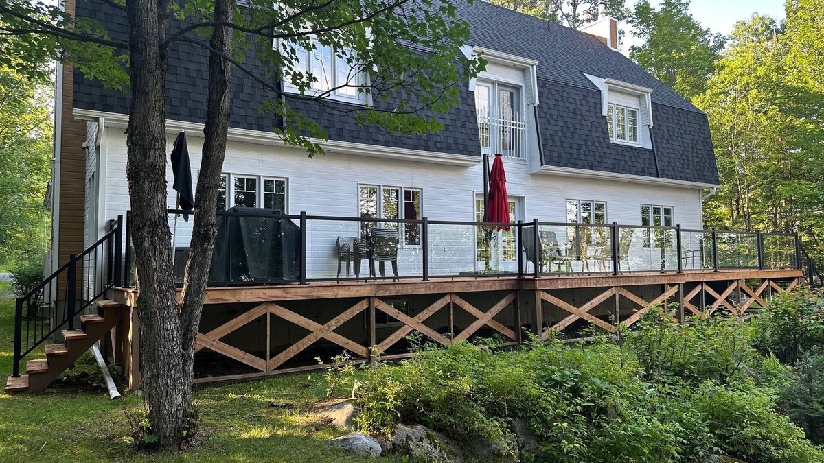 Nominingue Villa | Superb property on Grand Lac Nominingue with indoor pool