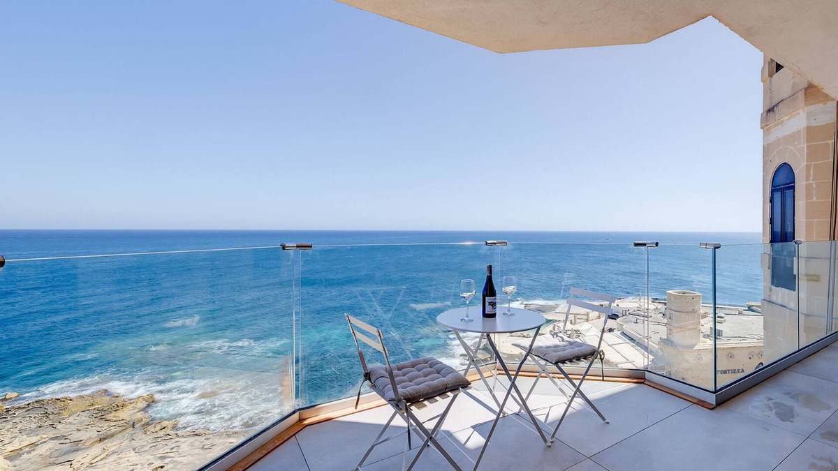 Sliema Apartment | Superb Seafront Family Apartment