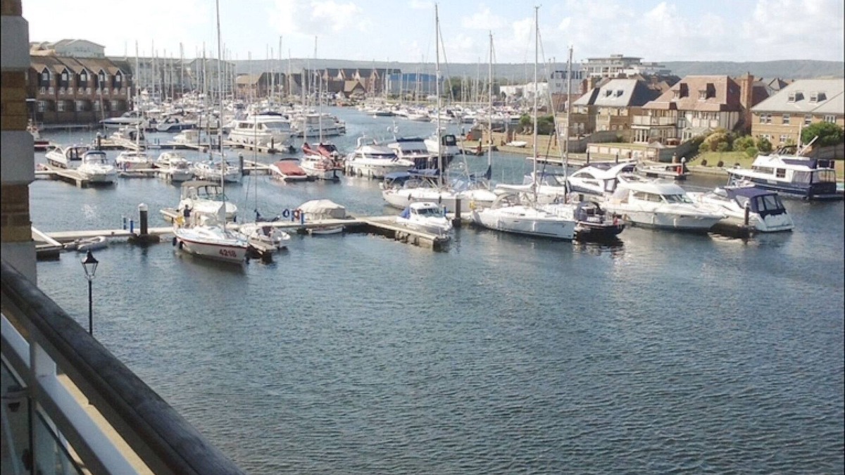 Eastbourne Apartment | Superb Two Bed, Two Bathroom Flat, With Two Balconies With Marina View