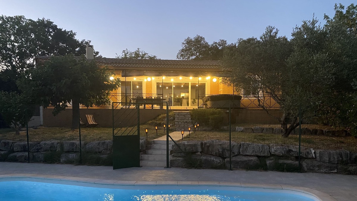 Euzet-les-Bains Villa | Superb Villa with view, swimming pool, jacuzzi in the Gard, between Camargue and Cévennes