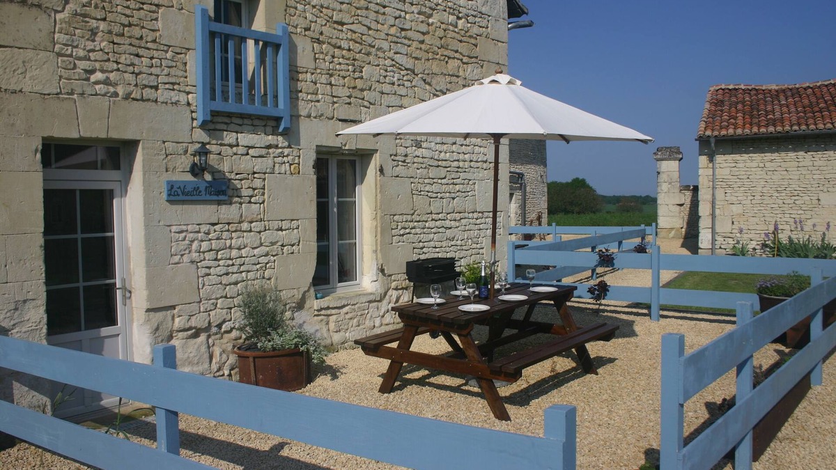 Princay House | Superb well equipped 3 bedroom gite with swimming pool on Loire/Vienne border