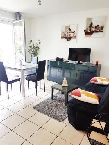 Cambo-les-Bains Apartment | SUPERBE APPART AVEC JARDIN ET PISCINE