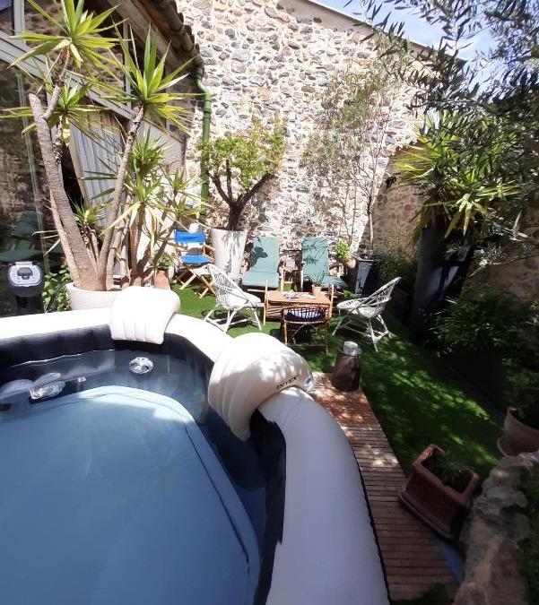 Peret Villa | Superbe maison de village, terrasse tropézienne et son jacuzzi