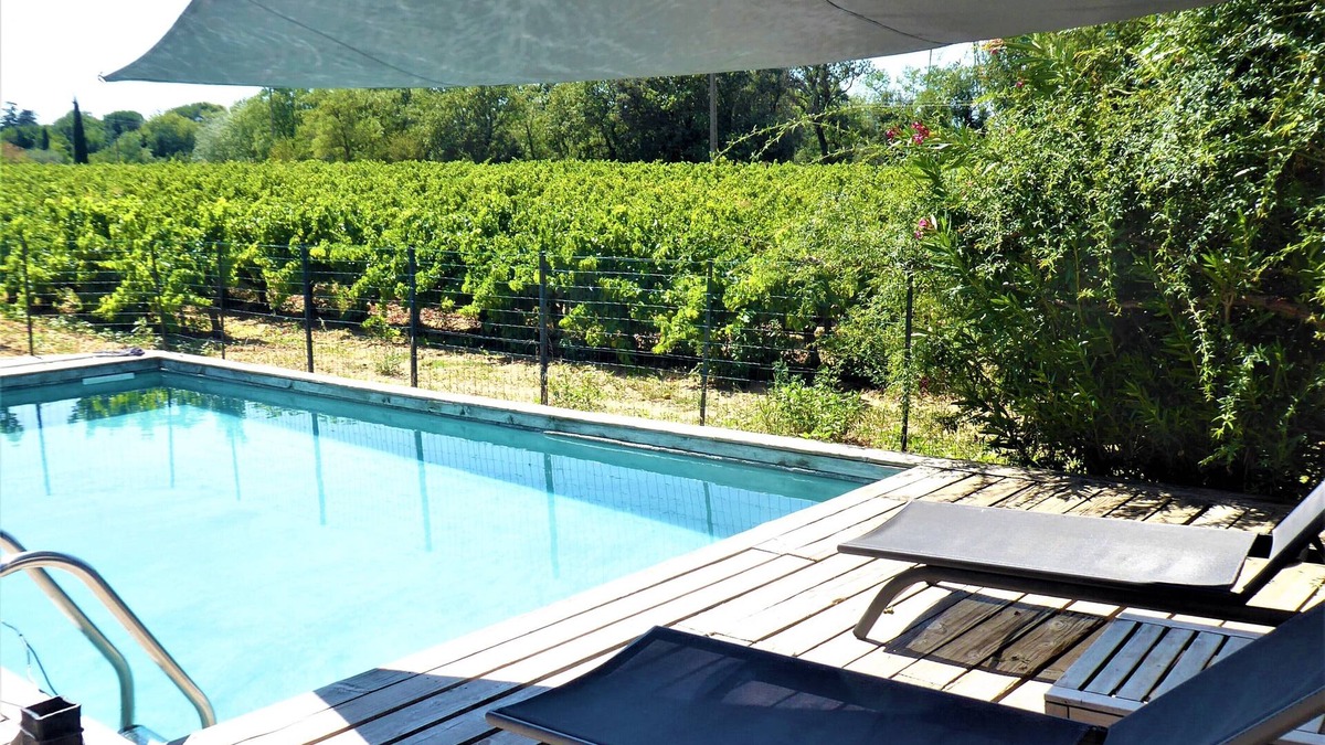 Bagnols-sur-Ceze House | Superbe mas Avec Piscine en Pierre au Milieu des Vignes Dans Domaine Viticole