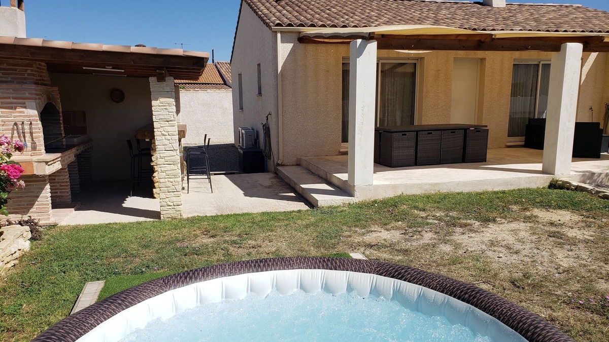 Fleury Villa | Superbe Villa de 100 m2 Avec Jacuzzi à 5 Minutes des Plages