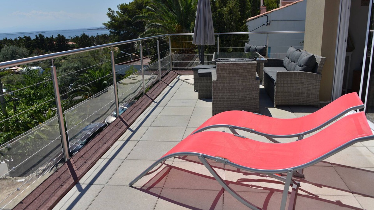 Leucate Apartment | Superbe vue Mer, Étang et Canigou, 3min Plage, Tout Climatisé, Terrasse de 40 m²