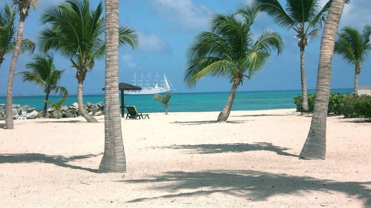 Nettle Bay Apartment | Superbly equipped studio with extraordinary Caribbean sea view.