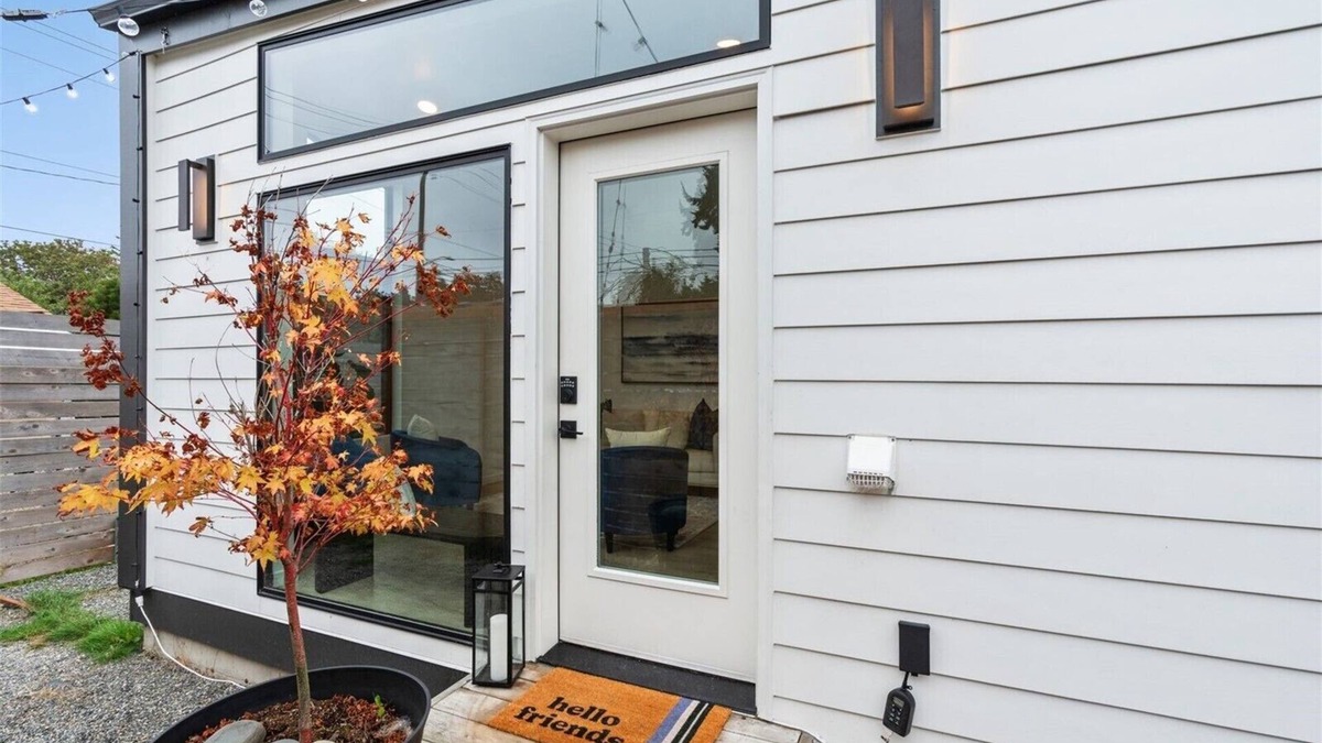 Delridge House | Superbly located Tiny house all Decked Out