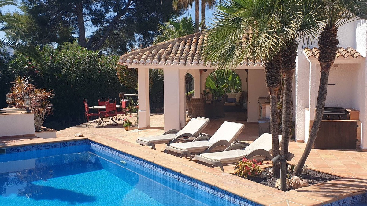 Arnella Villa | Superbly located Villa 4 mins walk to Moraira Center , Pla de Mar