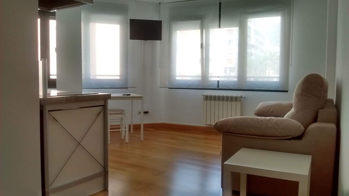 Oviedo City Centre Apartment | Supercentric floor: c / Alfonso III El Magno, 22, 1º B. Oviedo.