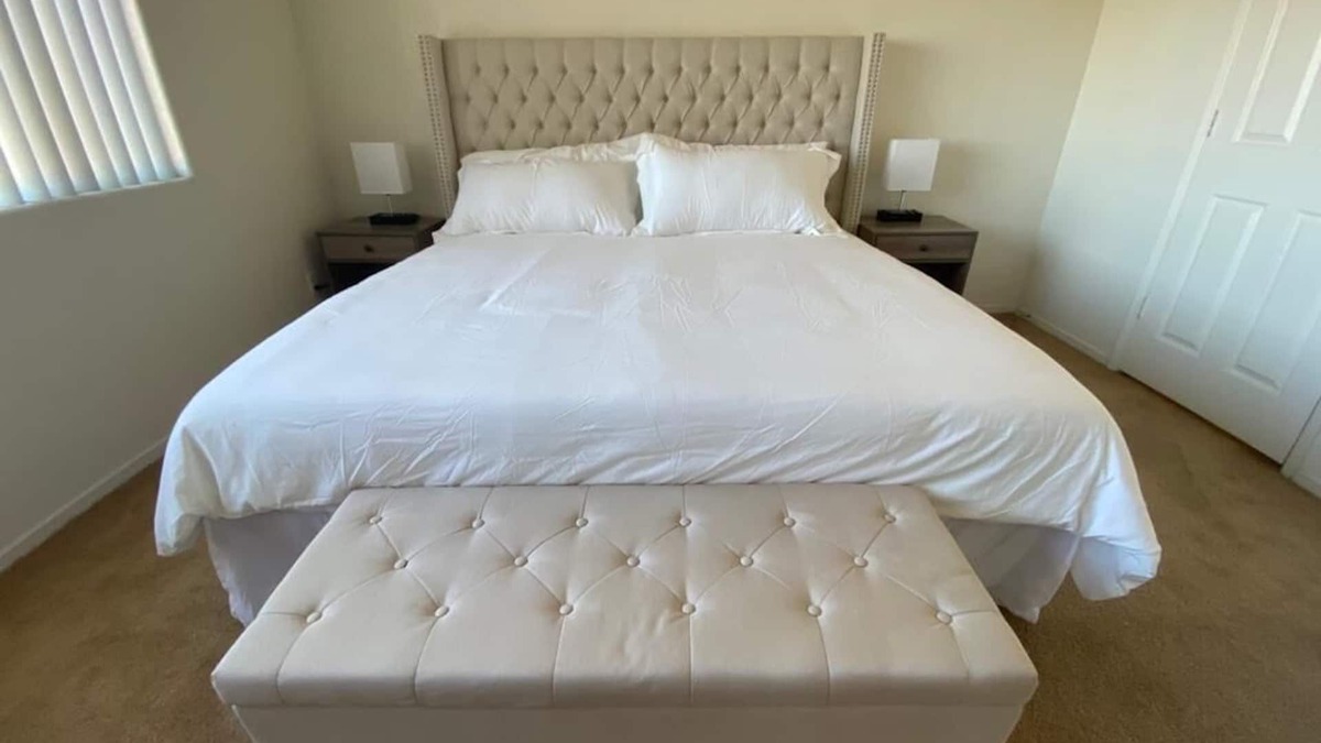 Spring Valley Apartment | Superhost 5 Star ⭐️ Service 2 Bedroom Apartment with Vaulted Ceilings