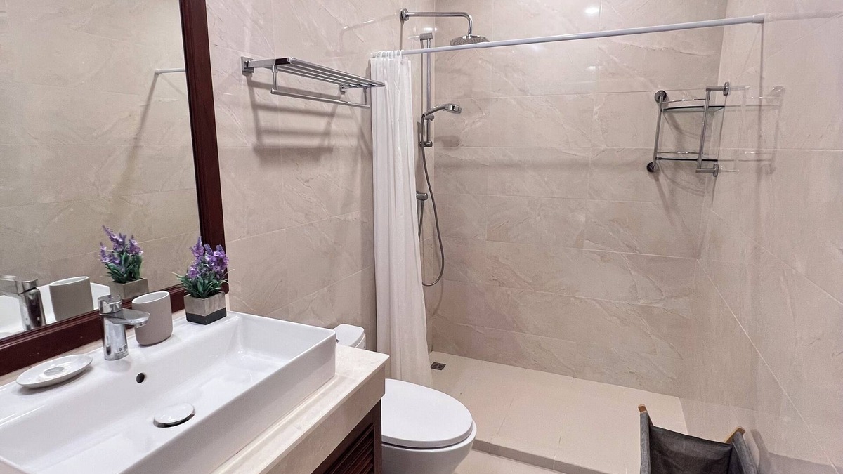 Karon Apartment | Superior 3 Bedroom Apartment 300m to the Sea