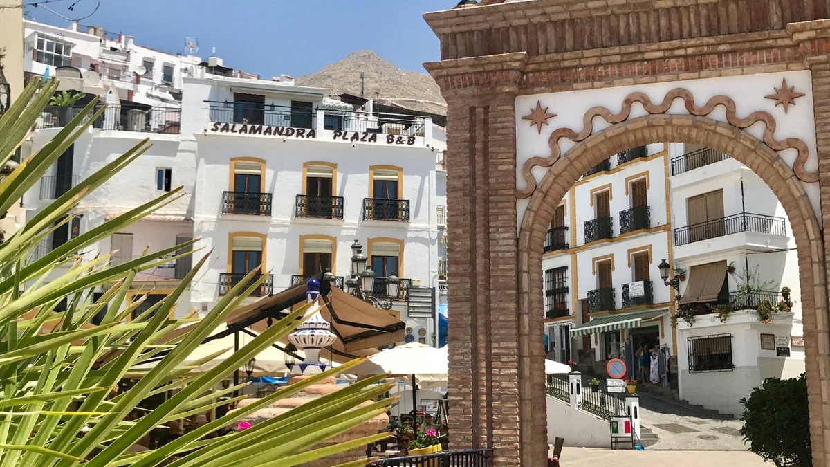 Competa Hotel | Superior double room with two balconies, air conditioning and free Wi-Fi.