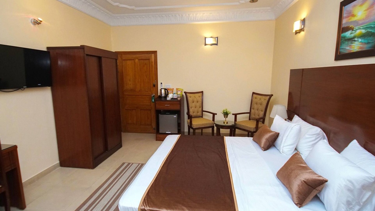 D.H.A. Hotel | Superior King Room, Fully Furnished and Fully Equipped.