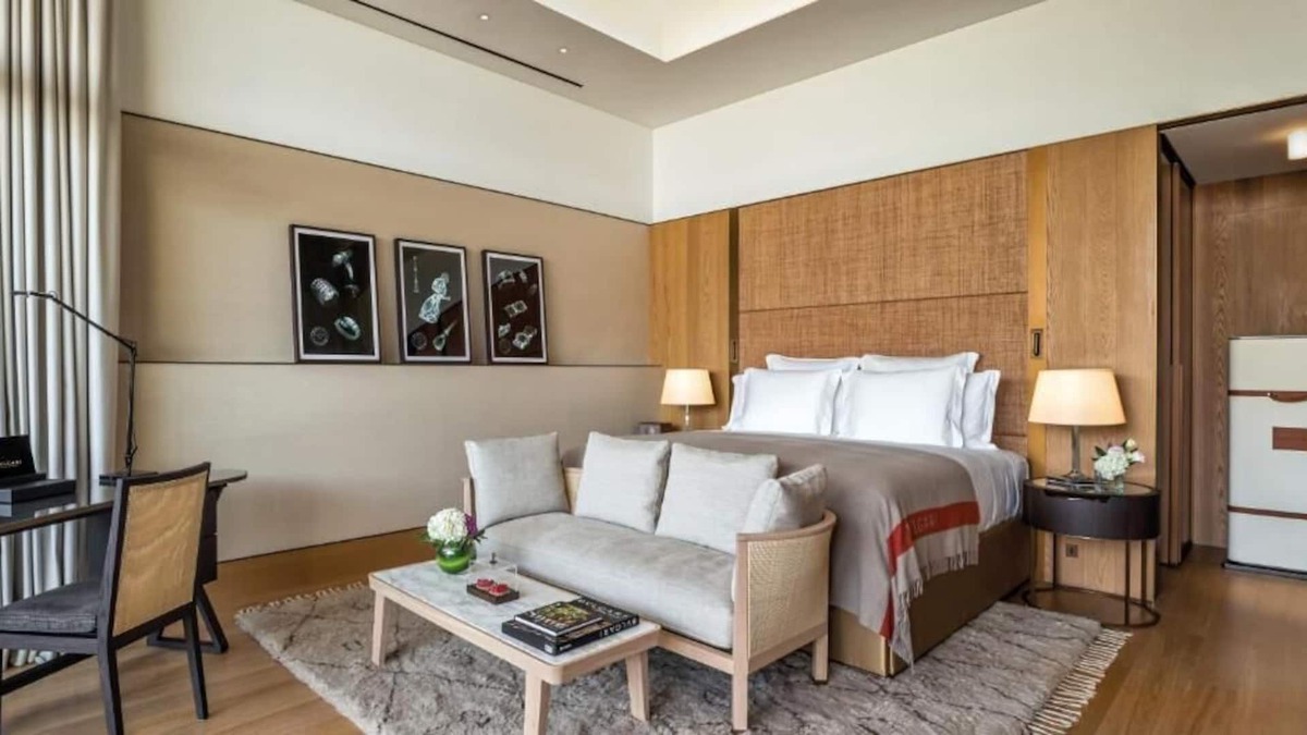 Jumeirah House | Superior King Room in Private Resort Island