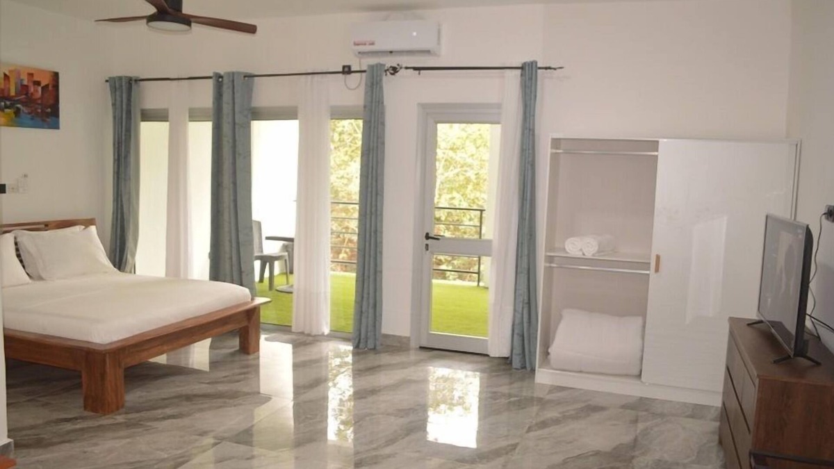 Kribi Hotel | Superior Premium Room Balcony B&B