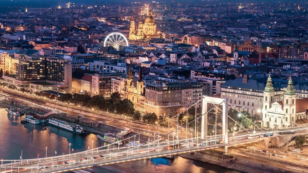 Inner City Budapest Apartment | Superior Riverside Residency