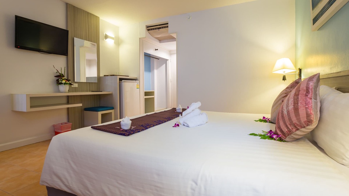 Karon Hotel | superior room #16, Karon beach