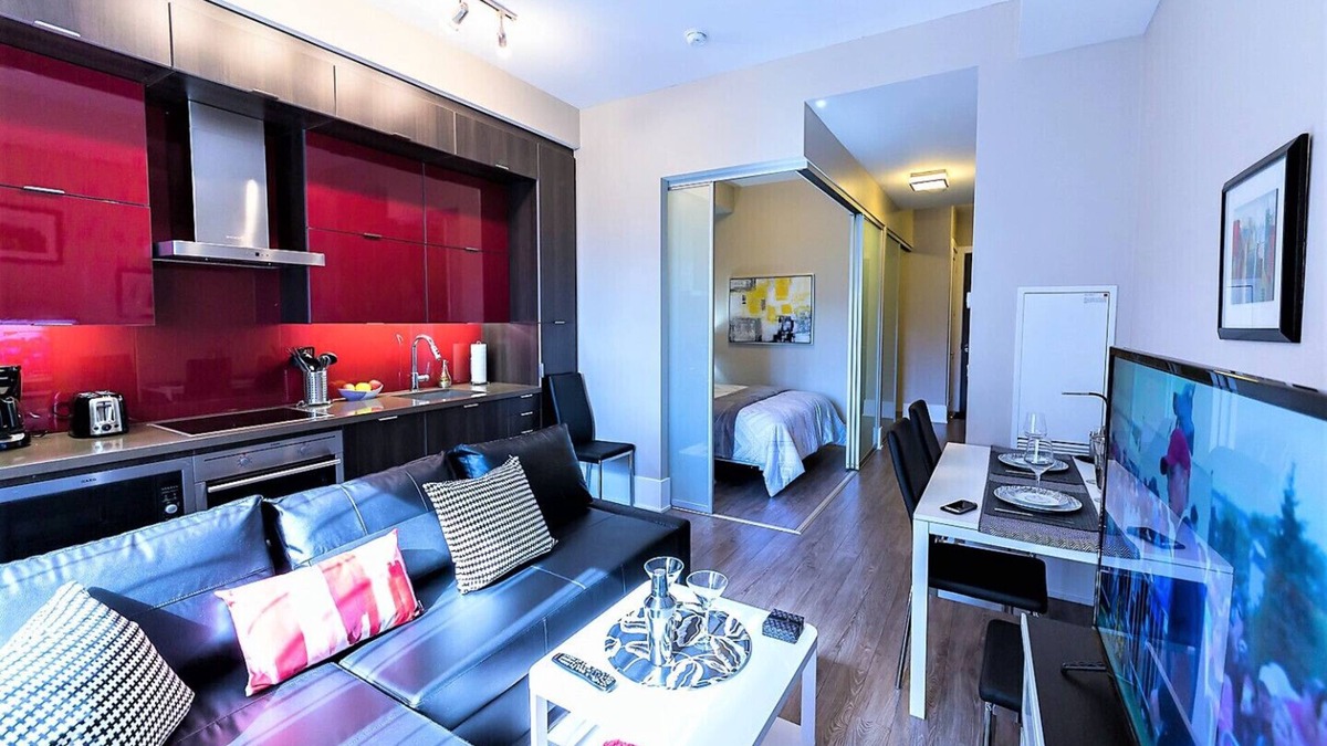 Toronto Entertainment District Condo | Superior Suite CN Tower, Metro Convention & Rogers Center