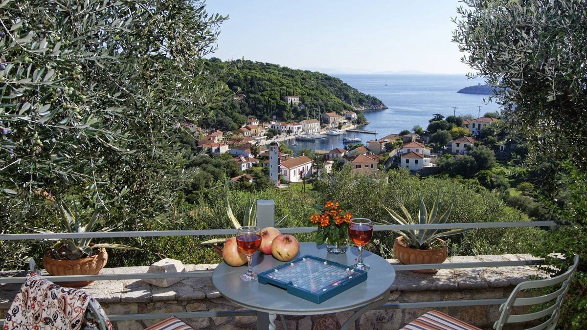 Kioni House | Superior Traditional Suite Kalypso,for Newlyweds,with Pool,aunique view.nn