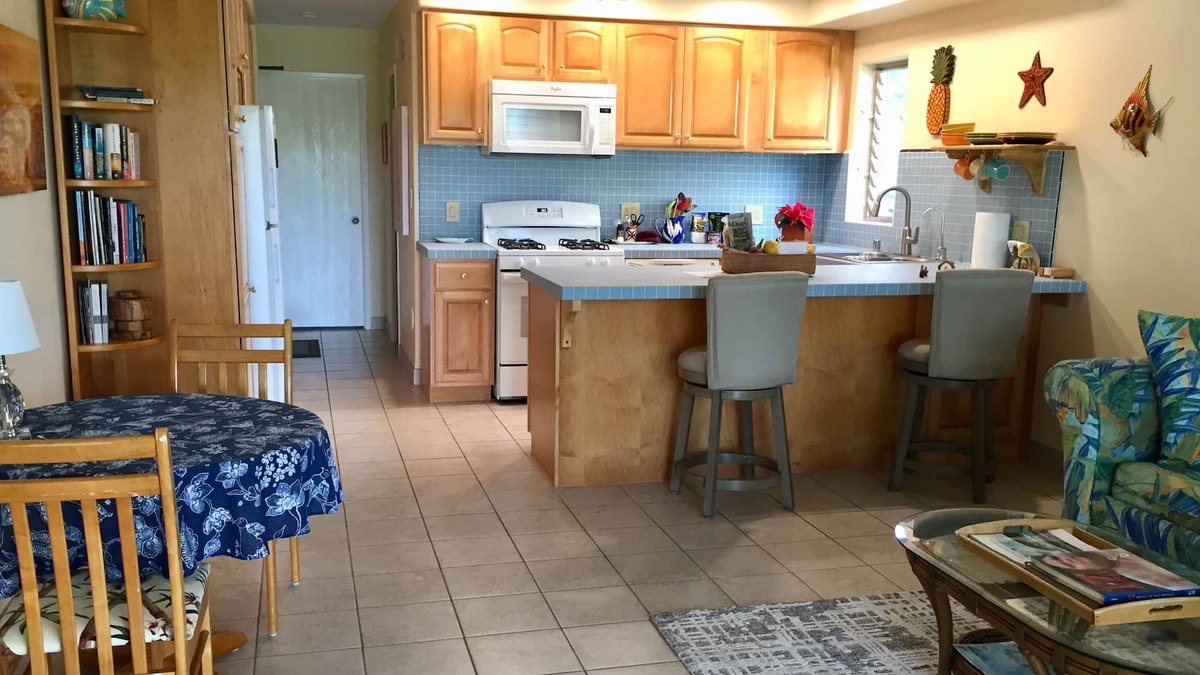 Ualapue Condo | Superior Wavecrest Condo by Ocean with Extras, Car Available