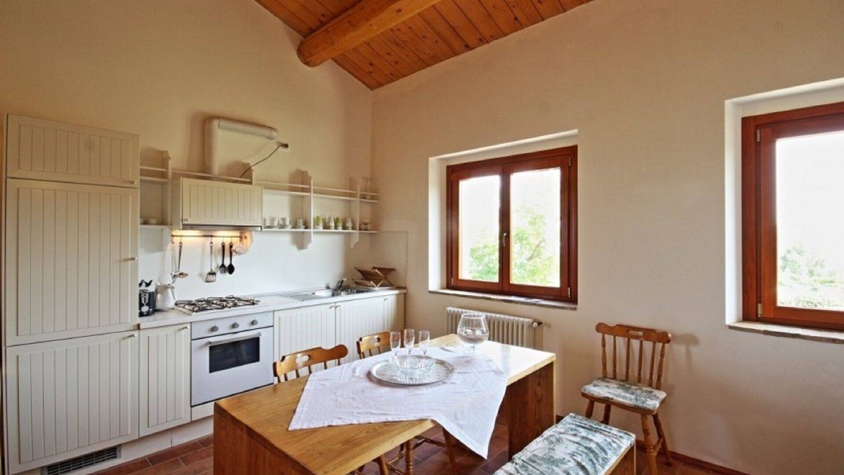 Montelabbate Apartment | Superlative country estate with pool in a stunning landscape