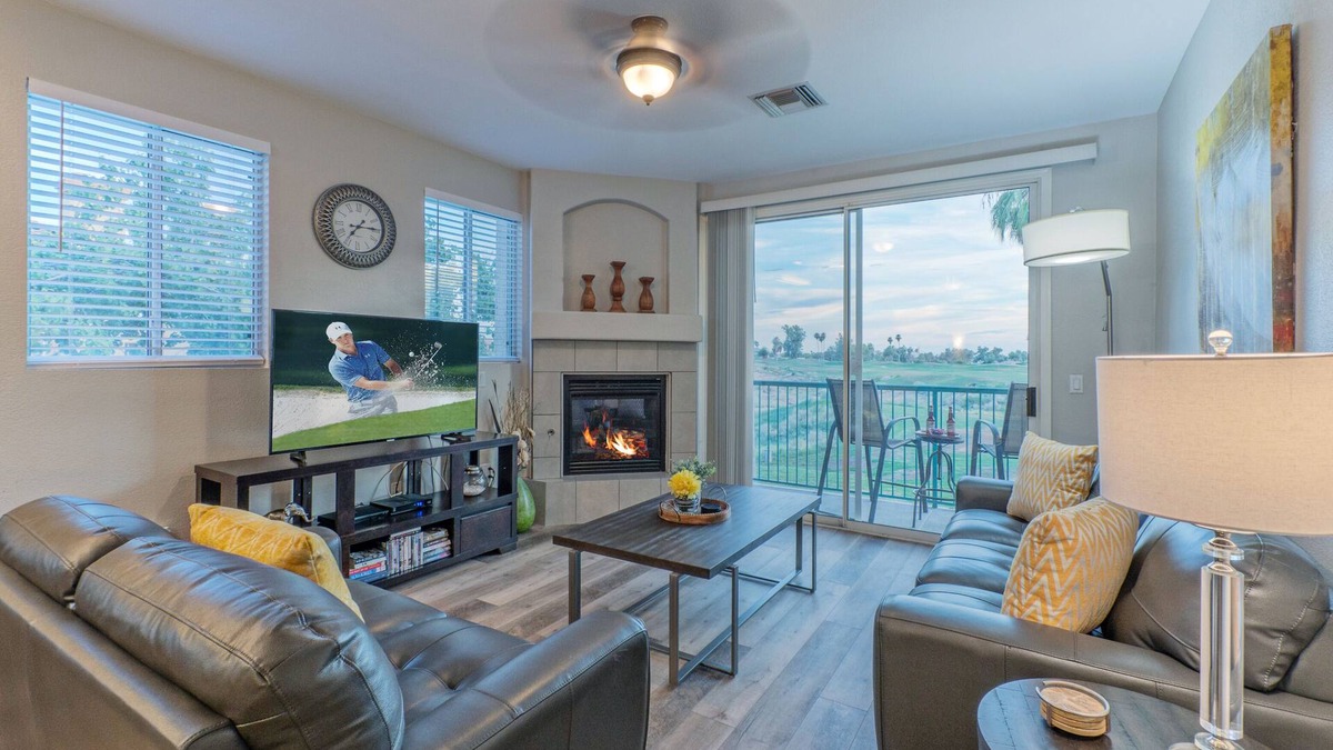 Superstition Lakes Condo | Superstition Lakes Condo, A+ Golf View, Comm Htd POOL & SPA; Walk to Mall & Theater