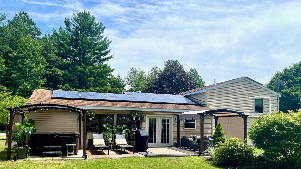 Queensbury House | SUPREMELY STYLISH HOME WITH HOT TUB, SAUNA, PLUNGE POOL, RESORT STYLE BACKYARD