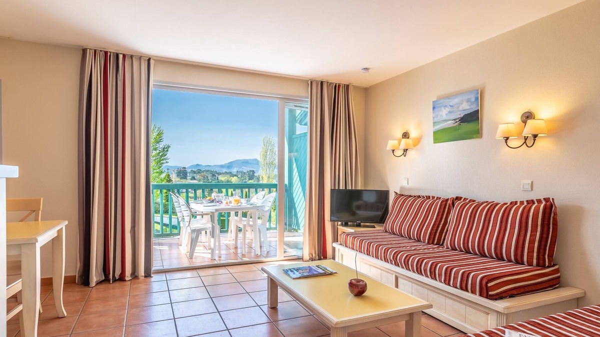 Arcangues Apartment | Sur le Golf D'arcangues et Face à la Rhune