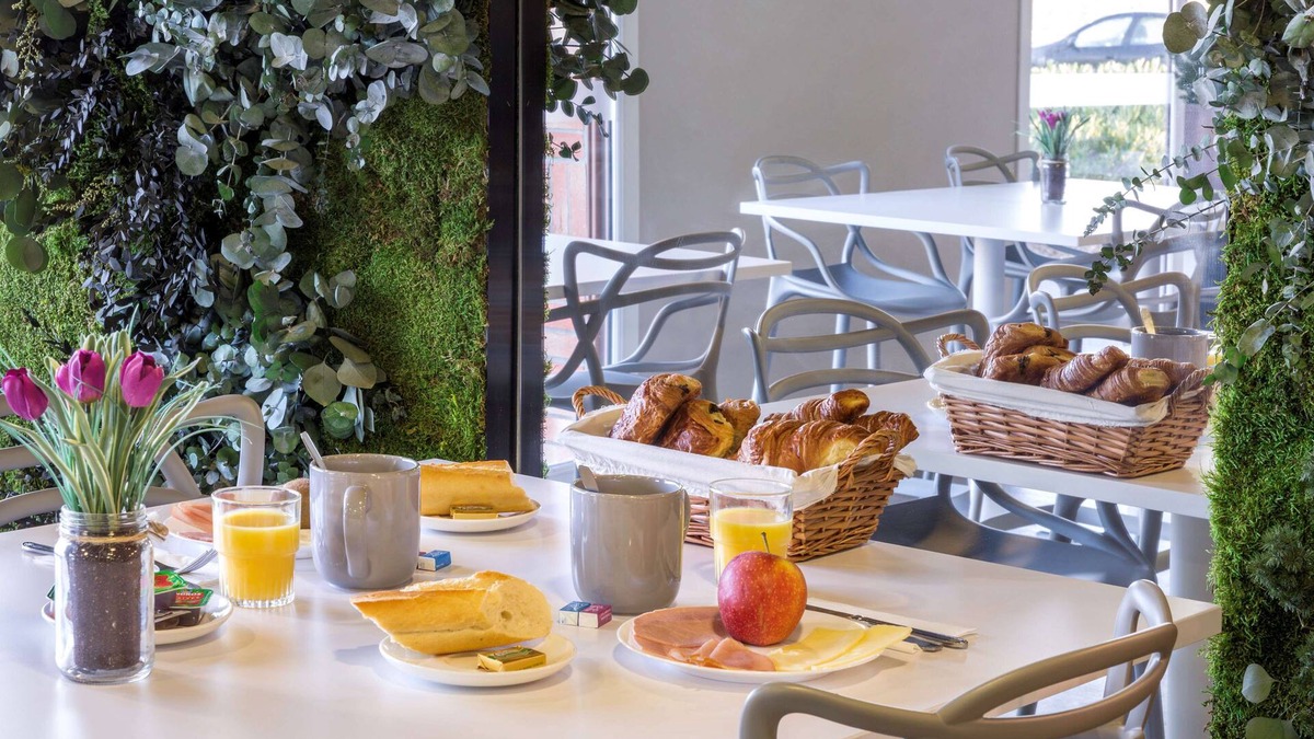 Saint-Amand-les-Eaux Hotel | Sure Hotel by Best Western Saint-Amand-Les-Eaux