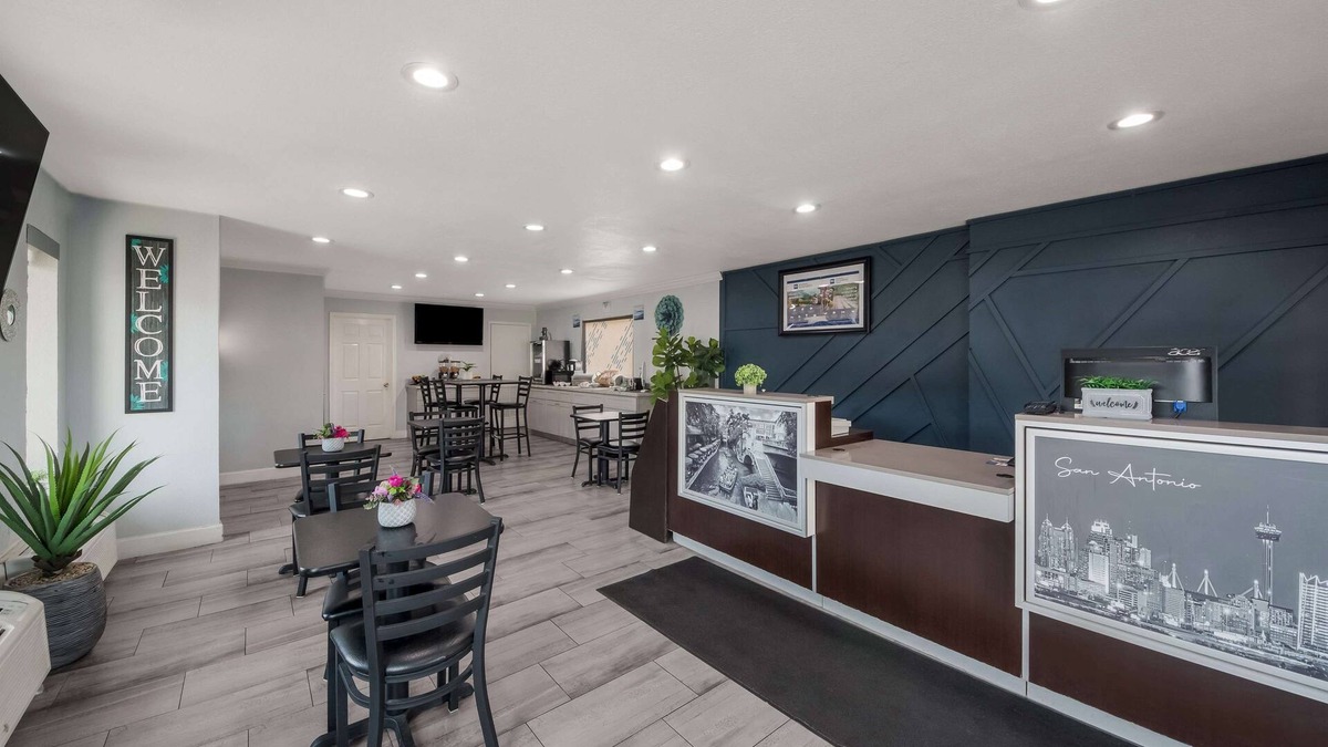 Tobin Hill Hotel | SureStay Hotel by Best Western San Antonio Riverwalk