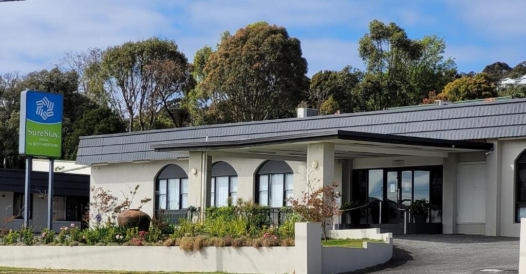 Mount Melville Hotel | SureStay Hotel by Best Western The Clarence on Melville