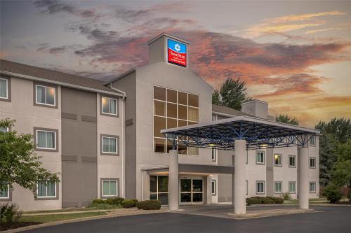 Niagara Falls Hotel | SureStay Plus Hotel by Best Western Niagara Falls East