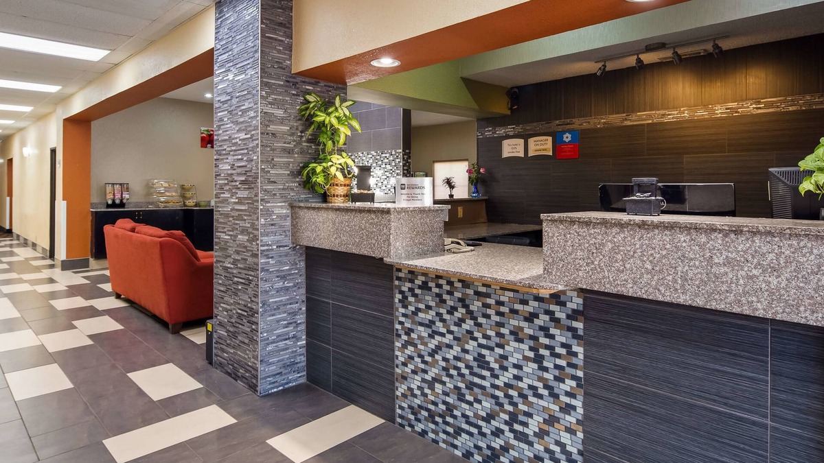 Blue Springs Hotel | SureStay Plus Hotel by Best Western Blue Springs