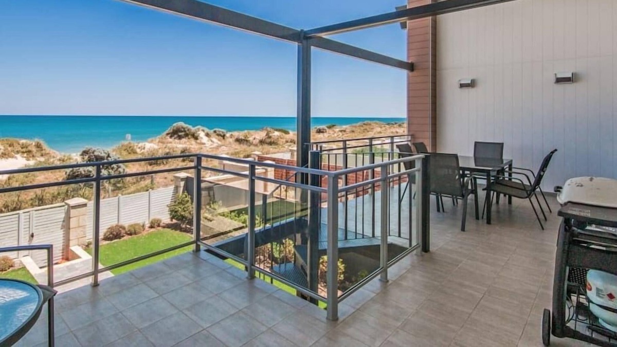 Silver Sands House | Surf and Sun in Silver Sands