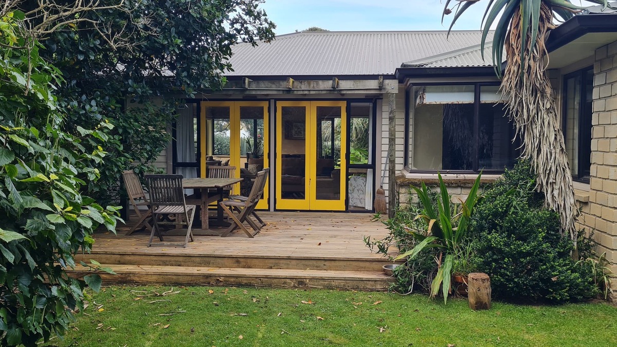 Mount Maunganui House | Surf and Sun Retreat - Mt Maunganui Holiday Home
