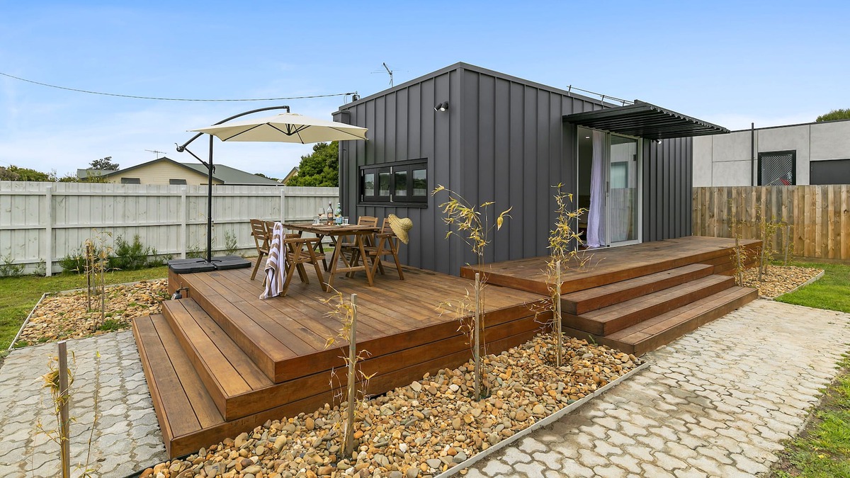 Surf Beach House | Surf Beach Tiny House - 2 Minutes walk to the beach