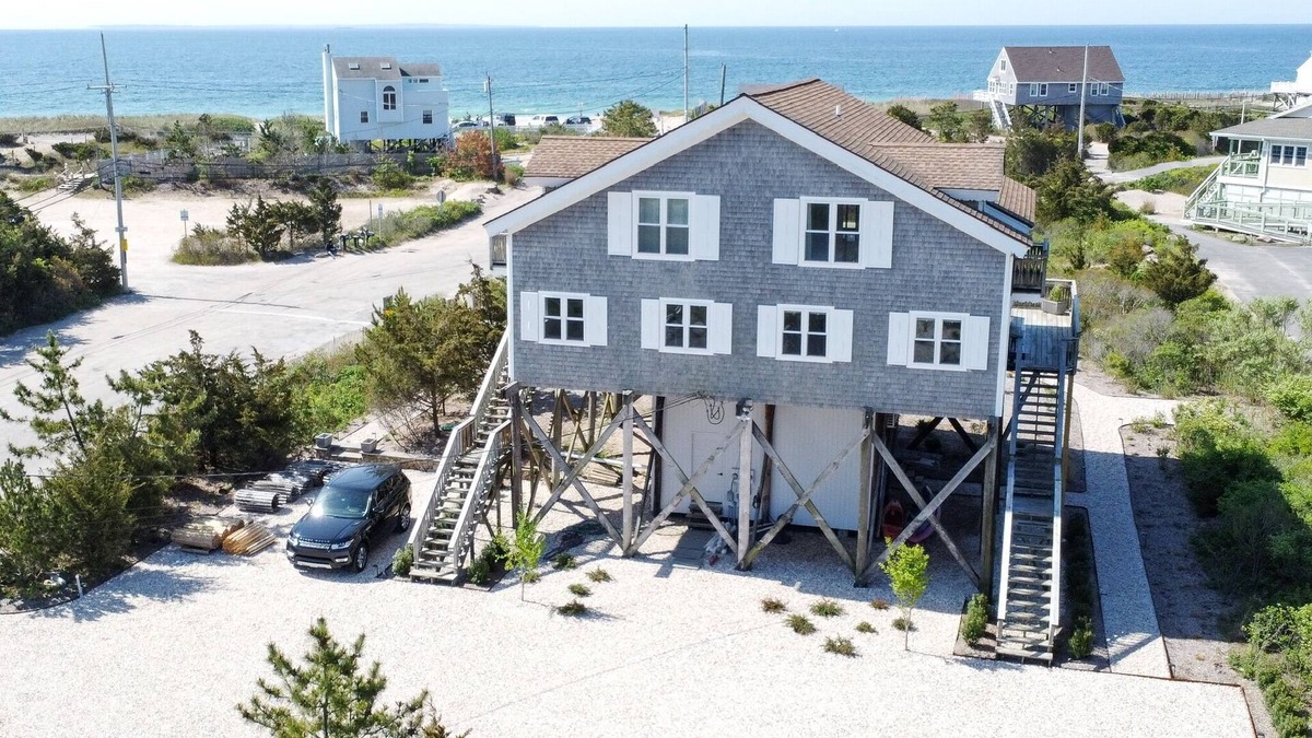 Charlestown House | Surf House - Charlestown Beach