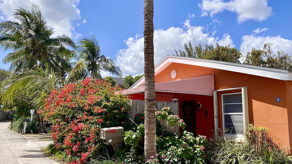 Briny Breezes Cottage | Surf Road Cottage Unit 2 - at the beach