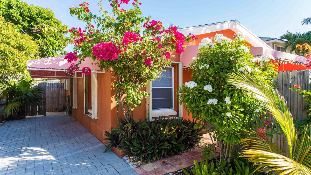 Briny Breezes Cottage | Surf Road Cottage Unit 1 - at the beach