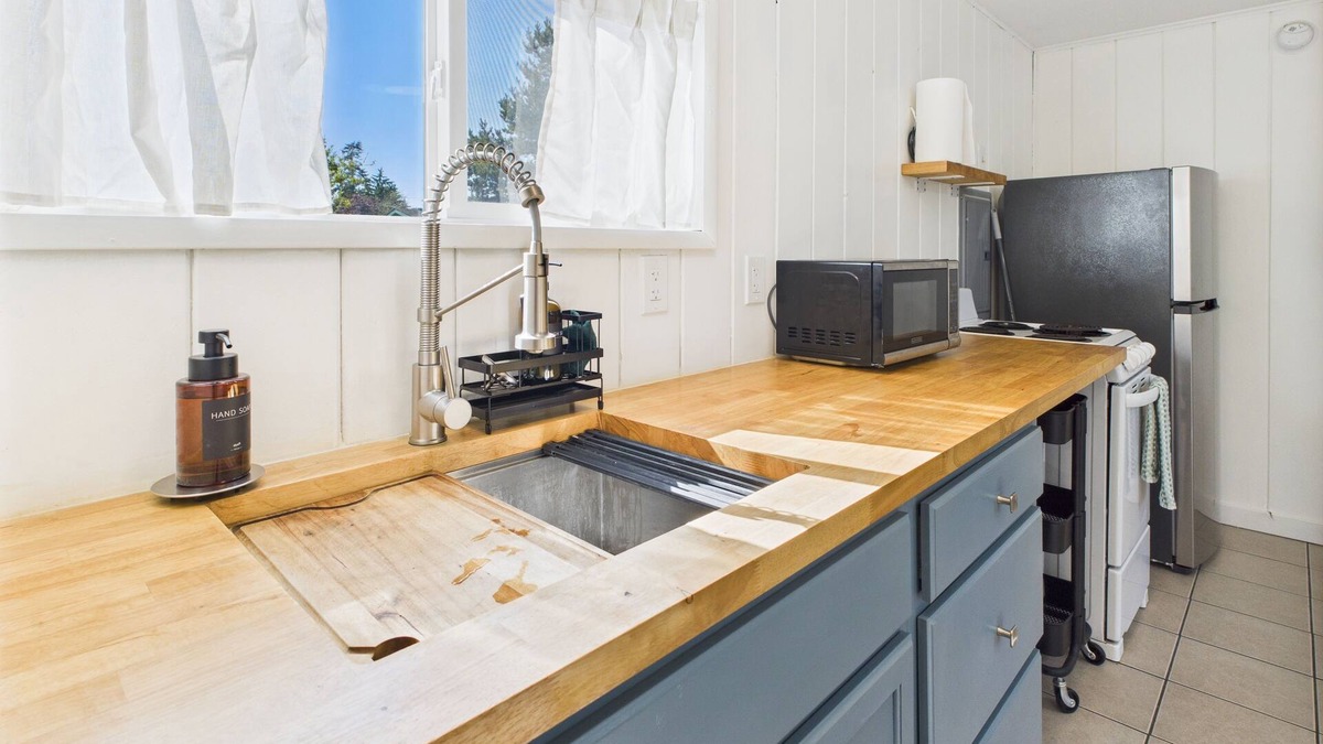 Westport Cottage | Surf Shack 2: Cozy Cabin + Wifi in Westport