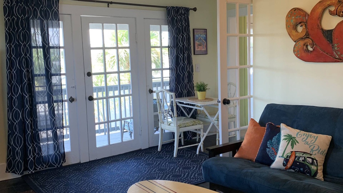 Boardwalk Apartment | Surfer's Sunrise Suite