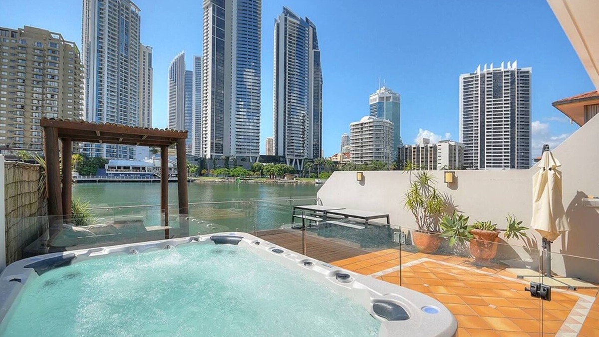 Surfers Paradise Villa | Surfers Reflections Amazing views from your spa!