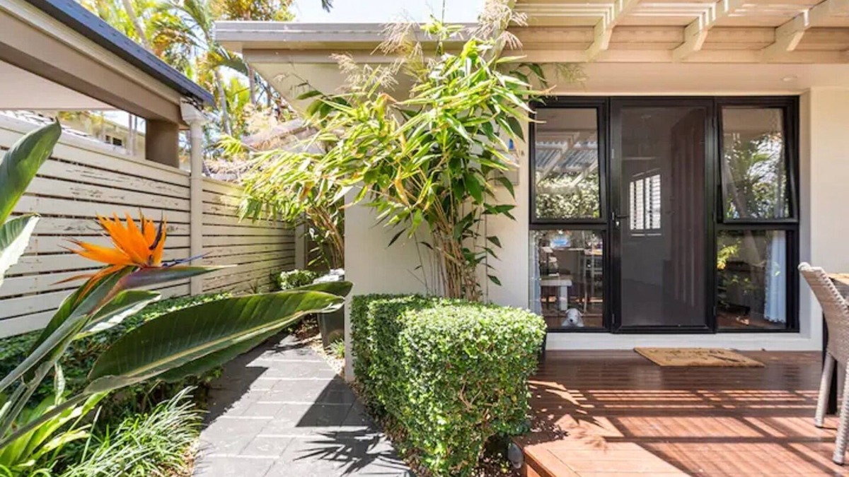 Southport Villa | Surfers Regatta Waters - Pet-Friendly Private Oasis
