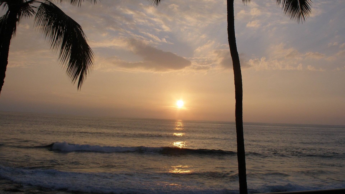 Kailua-Kona Condo | Surfers & Sunsets-Kona Reef Ocean Front Unit