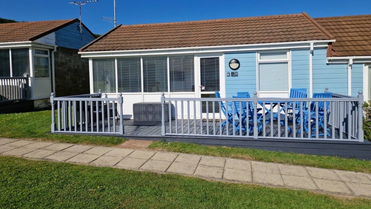 Westleigh Ski Chalet | Surfs Up Lodge - Westward Ho! only 5 mins walk from the beach