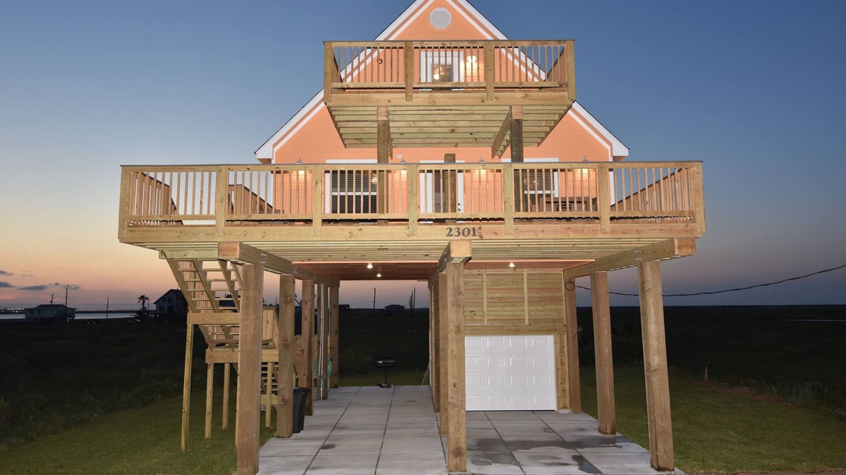 Surfside Beach House | Surfside 3BR Beach BungalowOcean&Bay Views,stepsfromtheOcean! Snow Birds Welcom