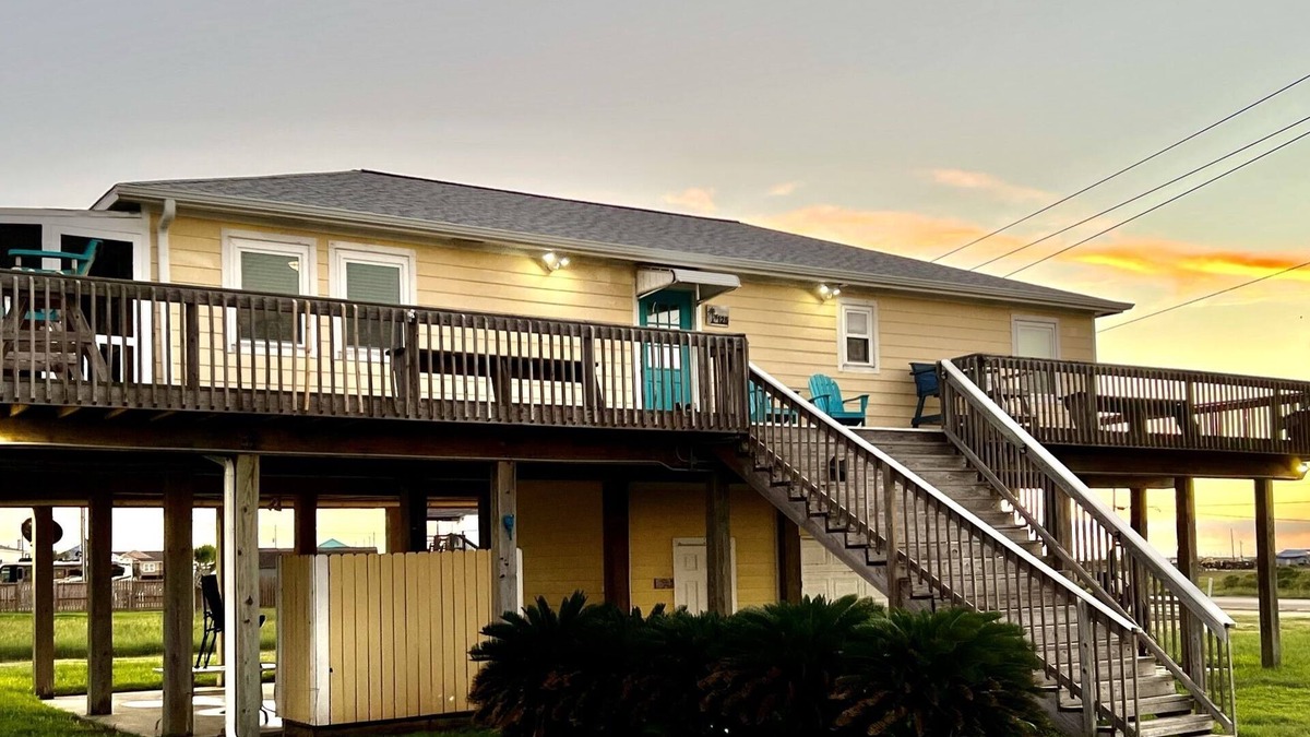 Surfside Beach House | Surfside Beach Home 6 beds. Sleeps 8 to 10